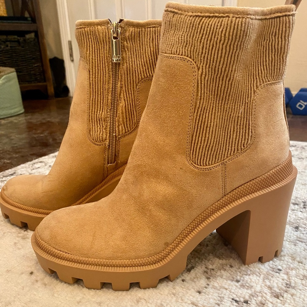 JLO suede platform boots. Size 7/7.5. Camel color, zipper along inside.